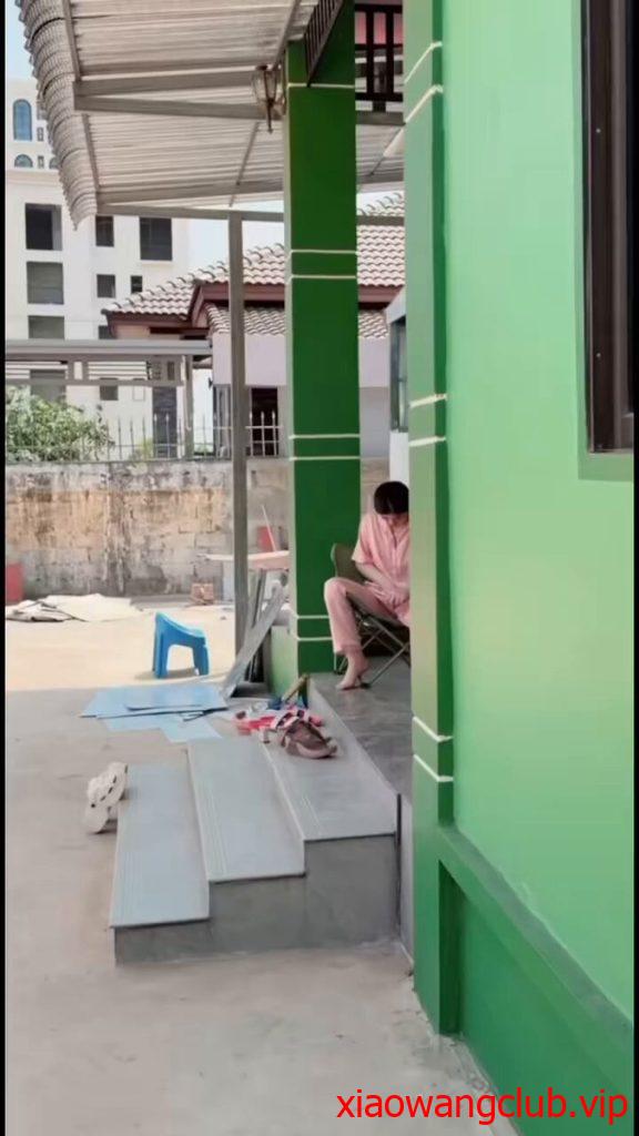 我妹妹一大早就在做什么？有人能给我解释一下吗？