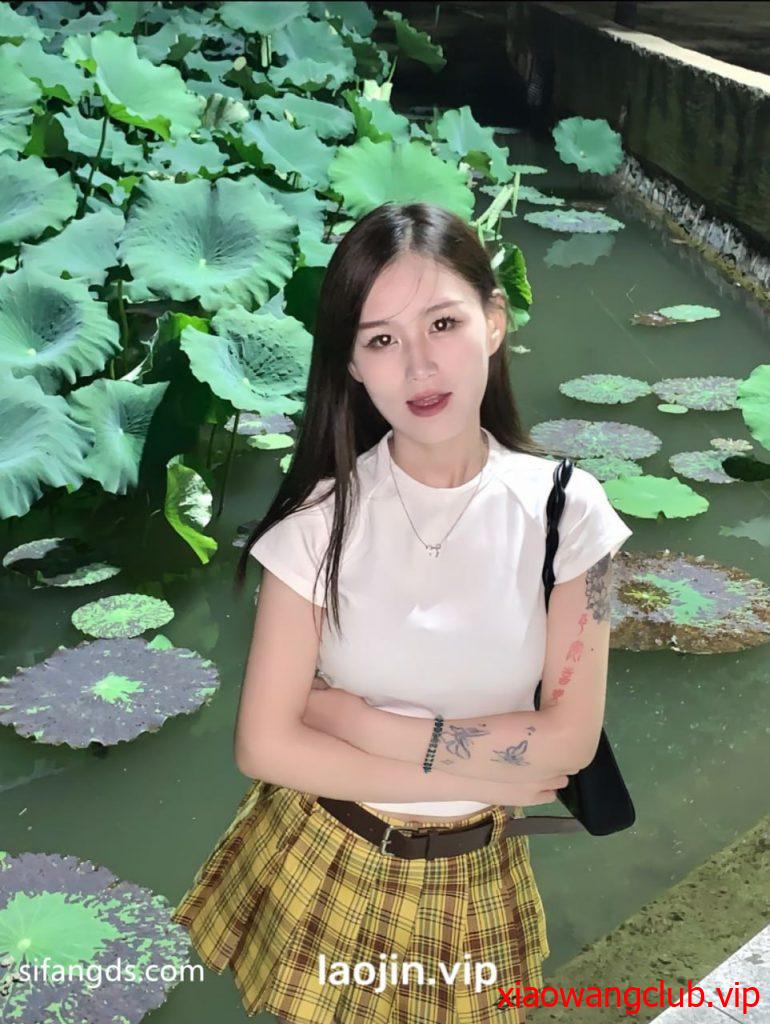 【极品泄密】，这个颜值是真的高，被男友留出的性爱视频，完美露脸，生活照床上对比反差明显