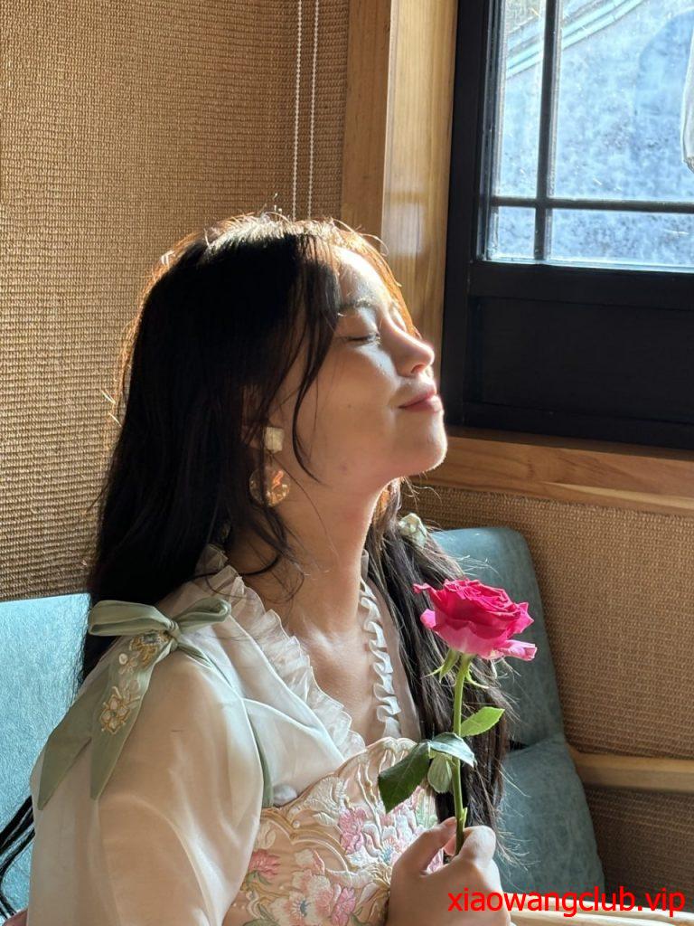 最新【原档泄密】，安徽学生妹，生活照清新可人，床上骚逼反差，口交啪啪白花花的肉体被狂操！精彩佳作