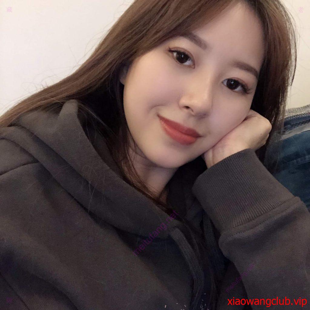 《情侣泄密》很正的妹子和男友之间的私密被曝光，颜值超高