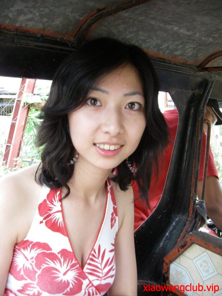 《百度云泄密》学妹和男友私密视频分手后被流出，一对大白兔奶子贵在真实