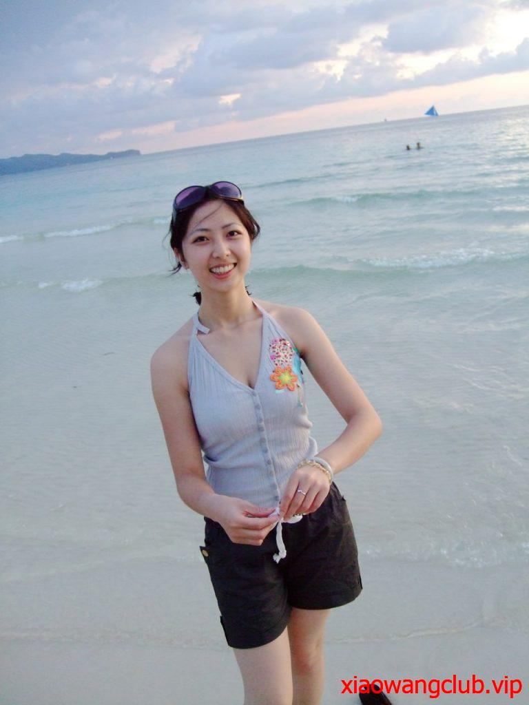 《百度云泄密》学妹和男友私密视频分手后被流出，一对大白兔奶子贵在真实