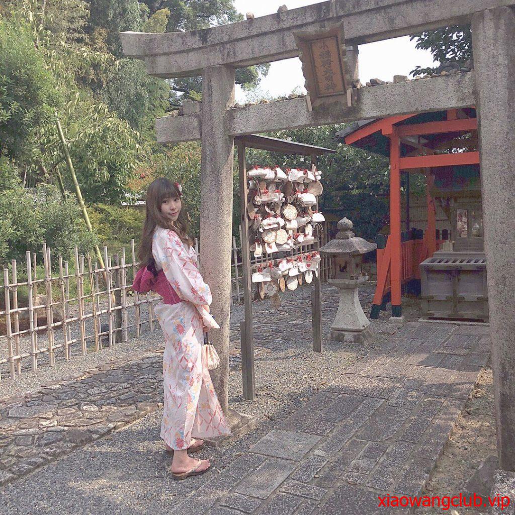 《情侣泄密》周末出来兼职赚零花钱的美女校花遭曝光