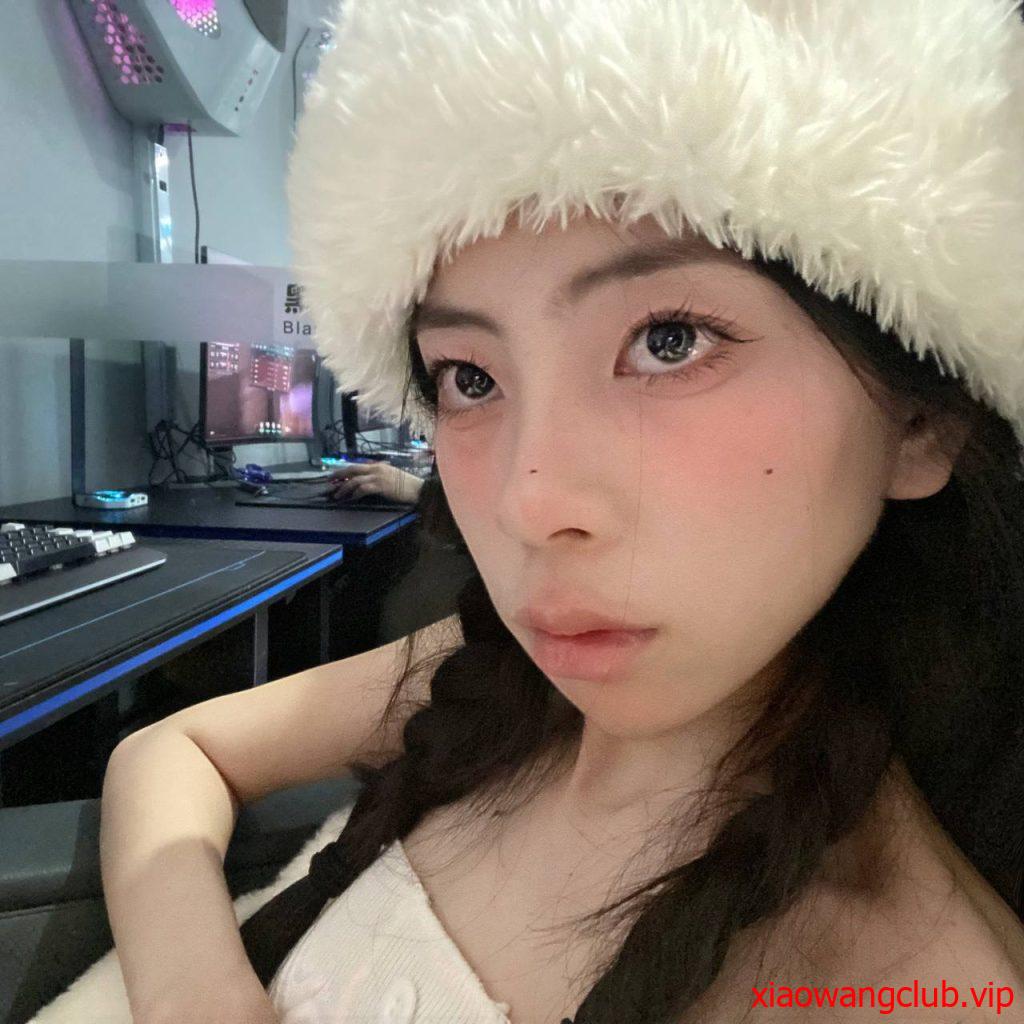 云盘高质露脸泄密，网红脸阿黑颜反差婊，人前气质高贵，私下实为金主母狗，轻调性爱各种高潮脸1