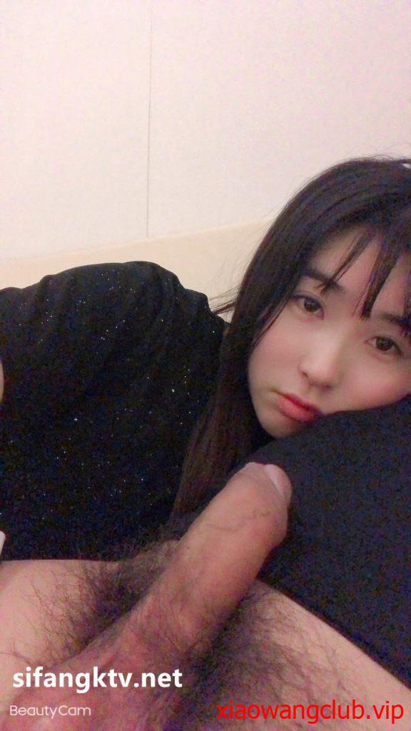 《百度云泄密》小伙酒店约炮美女同事首次尝试进入她的屁眼