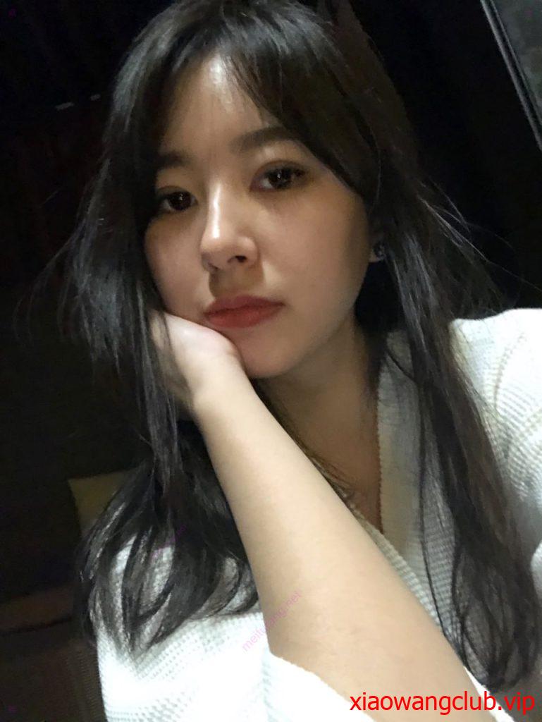 《情侣泄密》很正的妹子和男友之间的私密被曝光，颜值超高