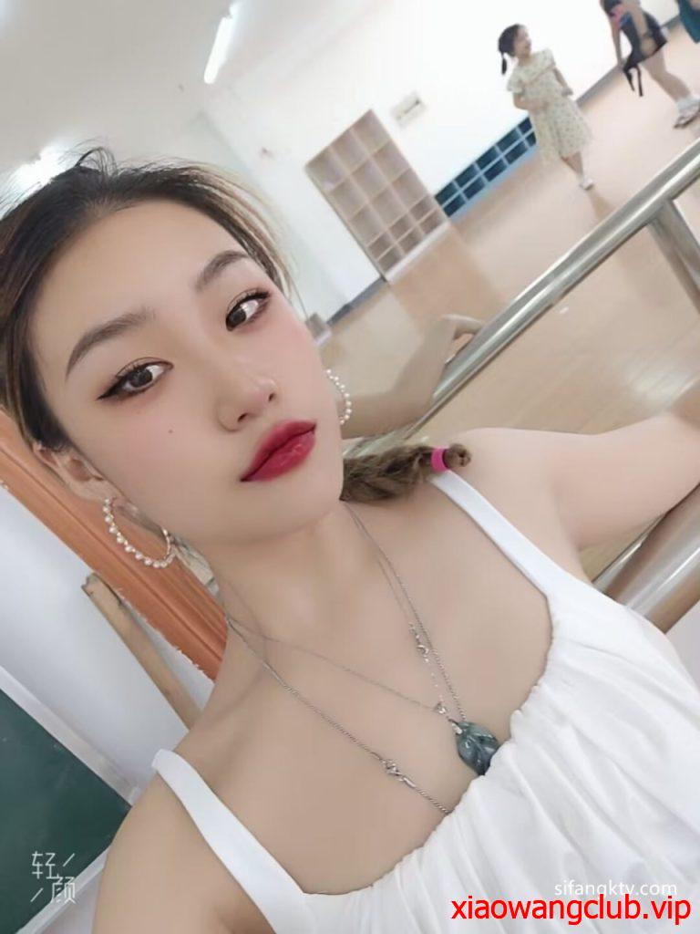 《情侣泄密》周末和美女同事酒店开房啪啪遭曝光