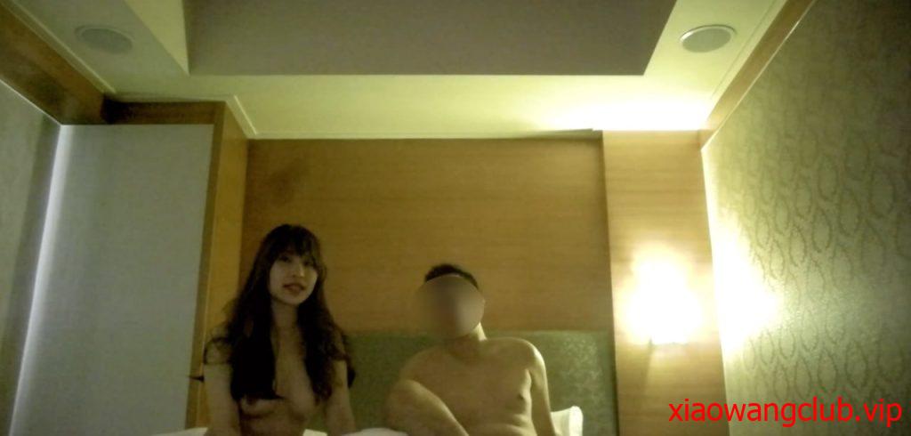 《情侣泄密》周末出来兼职赚零花钱的美女校花遭曝光