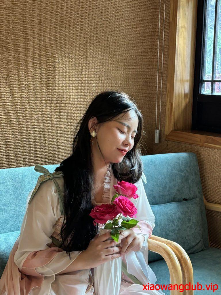 最新【原档泄密】，安徽学生妹，生活照清新可人，床上骚逼反差，口交啪啪白花花的肉体被狂操！精彩佳作