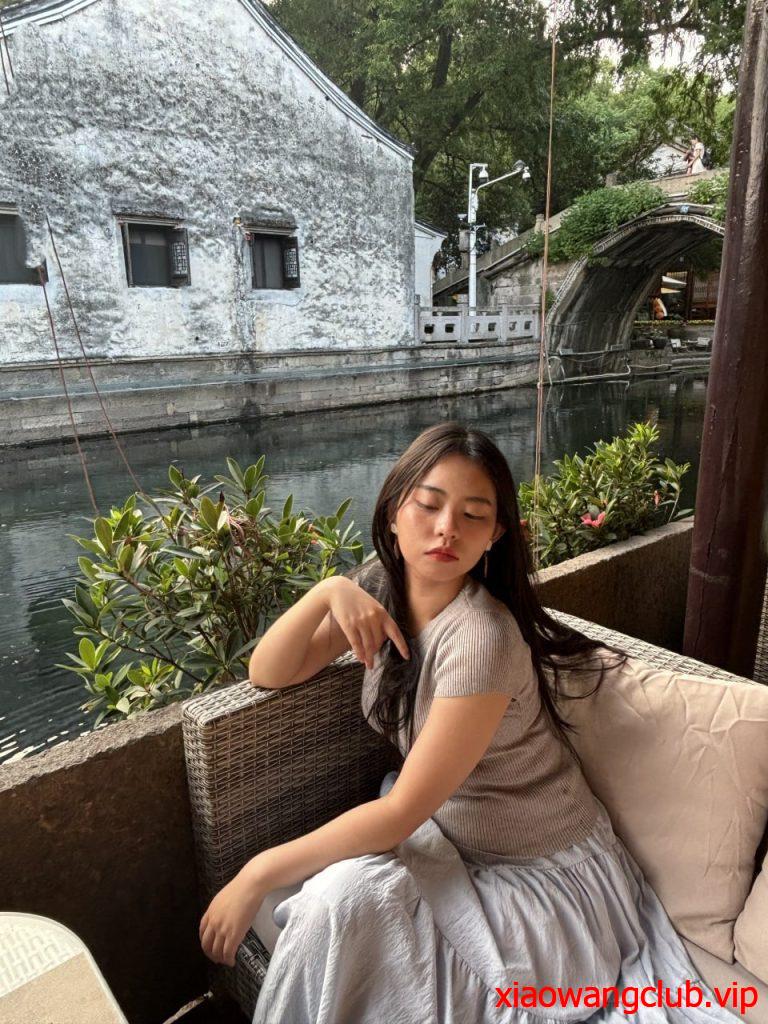 最新【原档泄密】，安徽学生妹，生活照清新可人，床上骚逼反差，口交啪啪白花花的肉体被狂操！精彩佳作