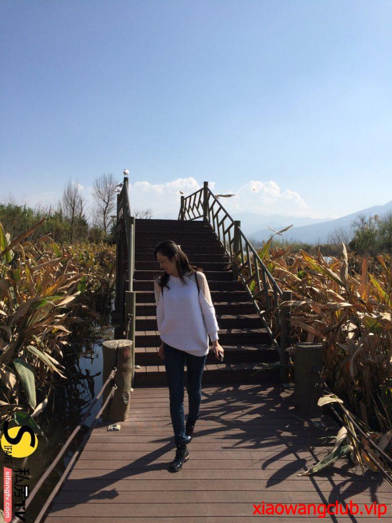 泄密良家少妇控必备！风韵犹存如狼似虎的年纪，与公司离异【石姐】的那些性事，知性放得开还能玩SM调教