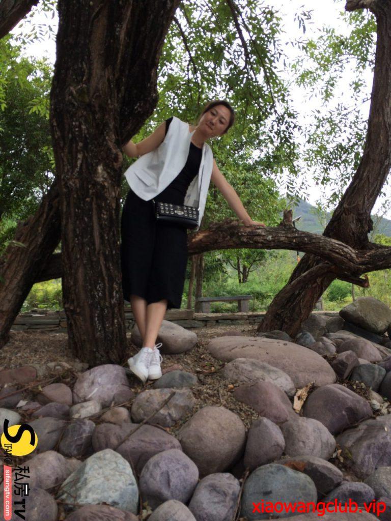 泄密良家少妇控必备！风韵犹存如狼似虎的年纪，与公司离异【石姐】的那些性事，知性放得开还能玩SM调教