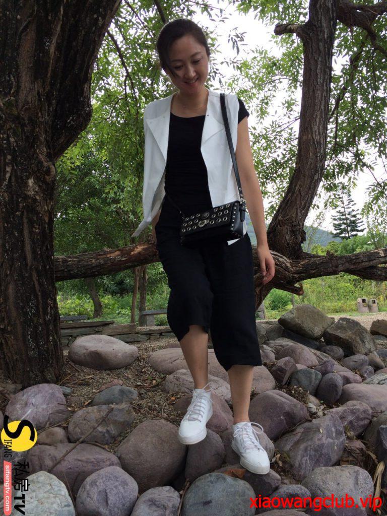 泄密良家少妇控必备！风韵犹存如狼似虎的年纪，与公司离异【石姐】的那些性事，知性放得开还能玩SM调教