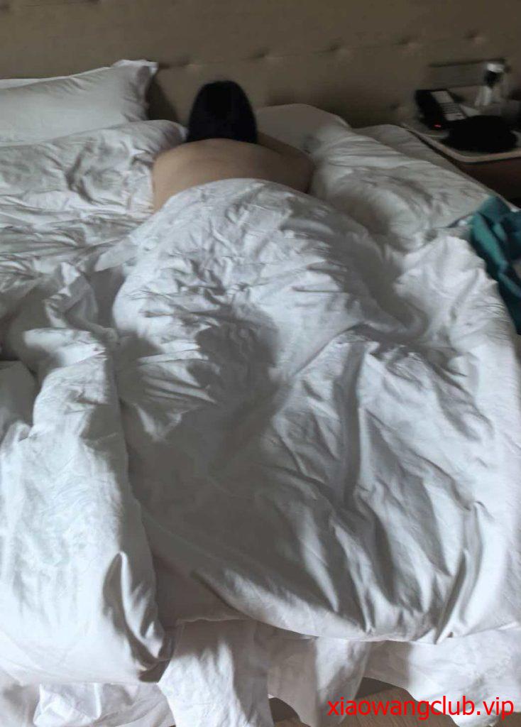又一哥们奔现翻车，以为女的是香香软软的小蛋糕，结果是大列巴。