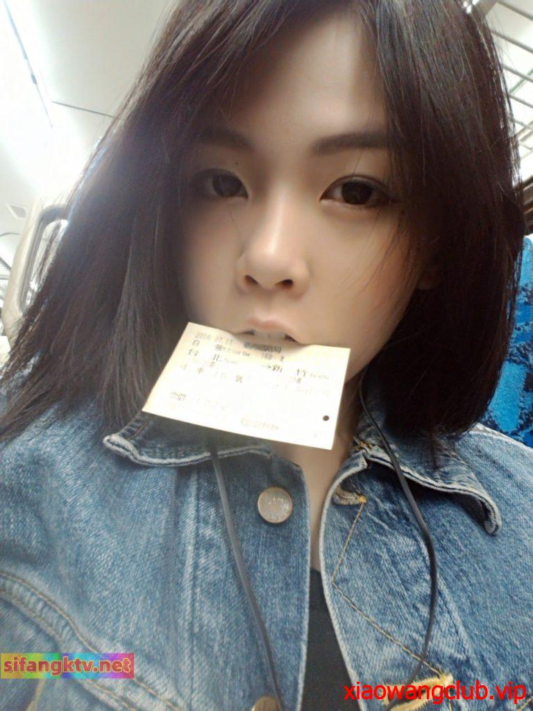 这个吃瓜看得我直呼内行！学妹刚学到新姿势……马上打电话喊男朋友回家实验，全自动倒车让大屌入穴，骚得飞起。。。