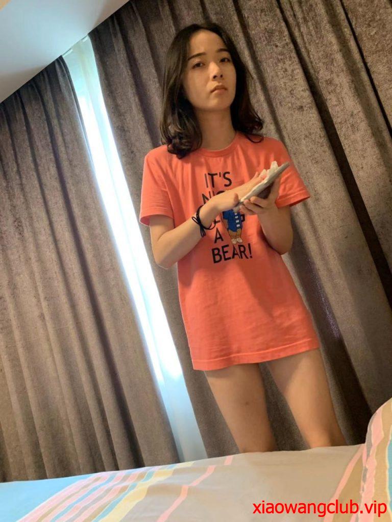 极品反差婊❤️超高颜值美女与男友性爱，会吃的骚女友让人心荡漾，无套缓缓插入爽翻天