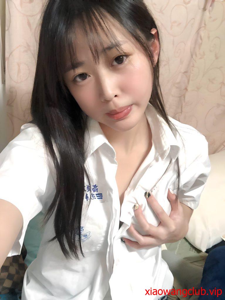冒充经济人忽悠职校嫩妹，掰逼是否处女，女生配合自慰叫老公