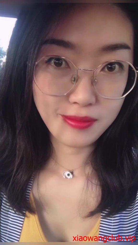济南教师❤️张雪❤️出轨奸夫，被奸夫艹得大呼：“我就要你操我，快射我嘴里”
