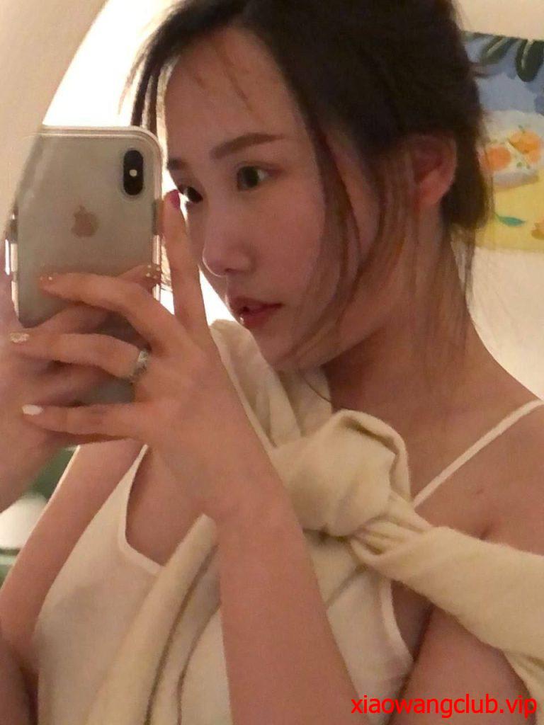 大奶美女和男友之间的私密被曝光