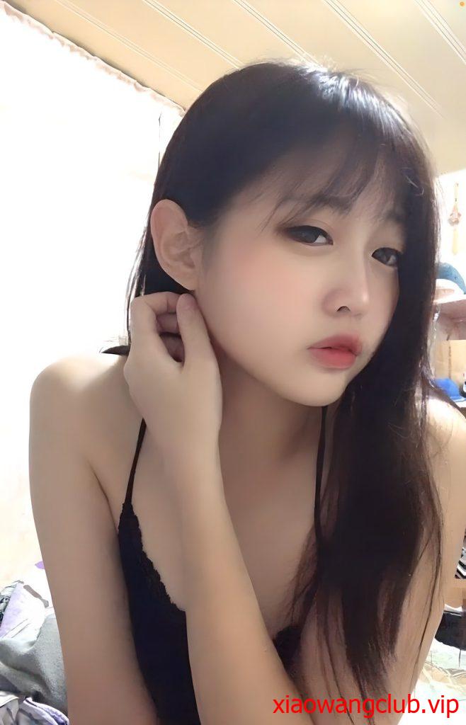 冒充经济人忽悠职校嫩妹，掰逼是否处女，女生配合自慰叫老公